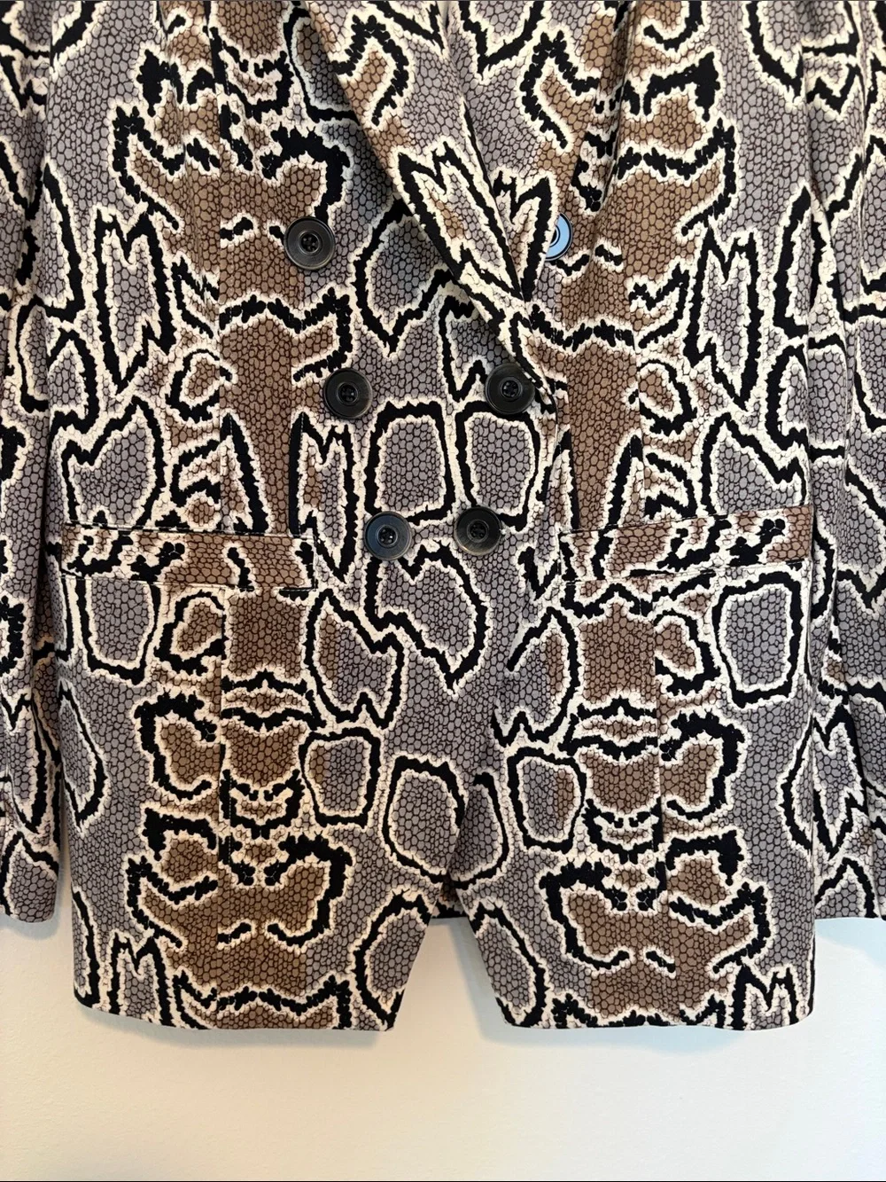 Cabi Python Snake Pattern Ponte Knit Double Breasted Blazer Jacket Grey 8